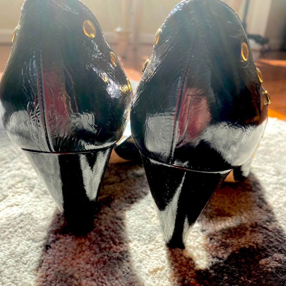 Leather black shoes.